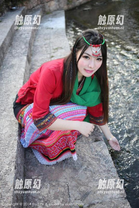 美媛馆 - 夏茉GIGI的私拍：百变白丝，真让人忍不住多看几眼！