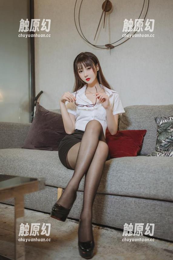 羽生三未带来的樱岛麻衣原图，看完感觉有点懵，兔女郎不是这样的啊？