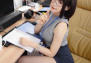 荒井喵喵的新更新，女王写真集可不止于外表！