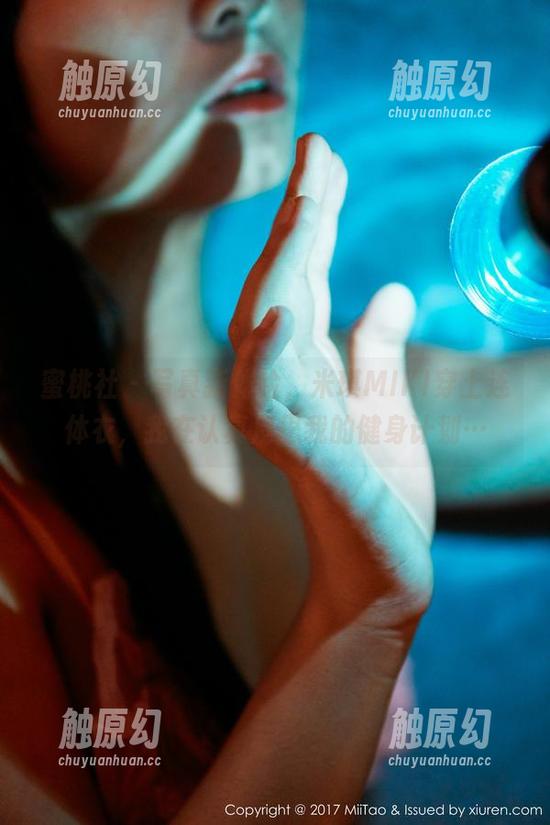 蜜桃社 - 写真新体验，米琪MIKI穿上连体衣，我在认真反思我的健身计划…