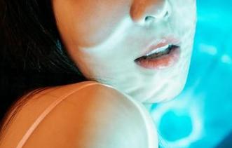 蜜桃社 - 索菲娅Sophia的摄影作品：御姐态度满点，踩踩别人不会太疼