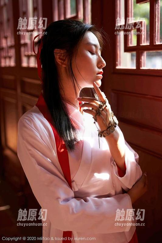 蜜桃社 - 精选连衣裙：萌美Moemi打造的‘糖衣炮弹’合集