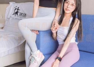 袜啵啵 - 看甜甜圈和踩脚裤搭配，这原图真叫一个鬼马，图册可是个宝哦！