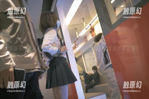 西园寺南歌 最新写真:泳衣中的西园寺南歌,喔,那微微的水珠何时的事?