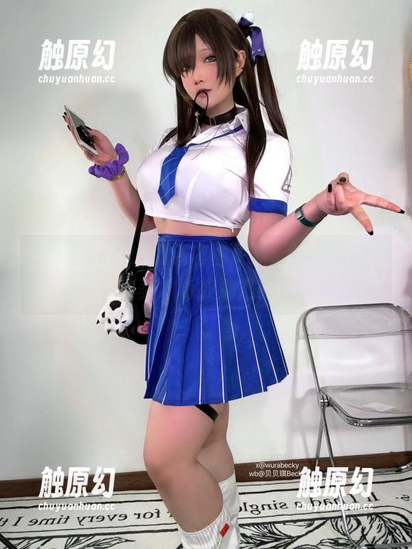 贝贝琪Becky最新套图更新：这蛇毒得有多美才能被她驾驭？