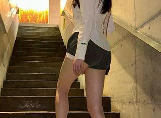 微密圈 - 轩子巨2兔的学妹：私拍里的俏皮之旅