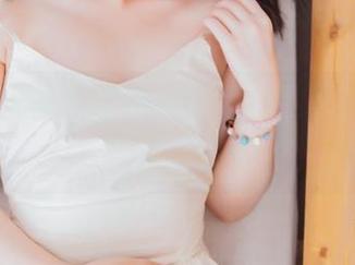 精选镜酱私奔温泉写真集，恍惚间竟感觉到了那温度。