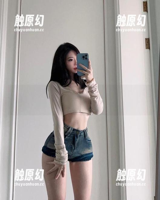 陈妮妮UNI 微密圈 - 与陈妮妮UNI共享这份体操服的美好图册,我在想,她在想什么呢?