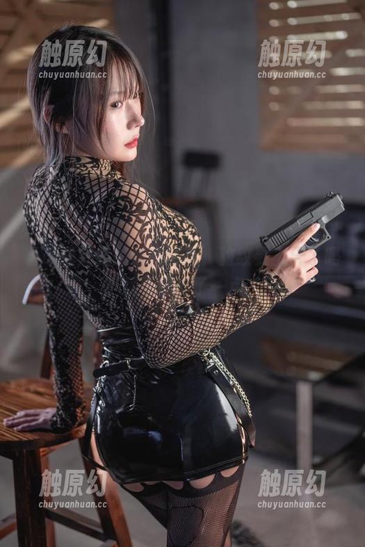 香草喵露露的最新写真，豹纹要上天了吗？我可能皮了一点。