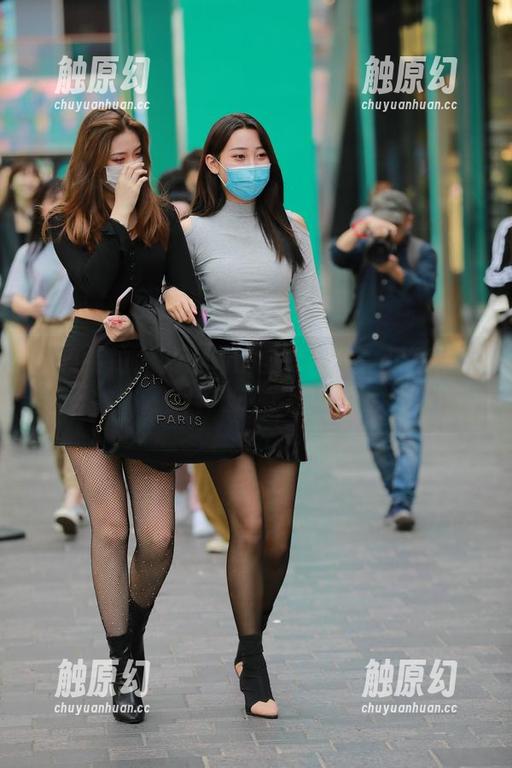 魔镜街拍 - 艾小青的全套图包：超短裙和肉丝的“纠葛”
